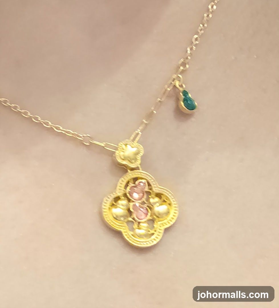 Gold Necklace with Clover Pendant