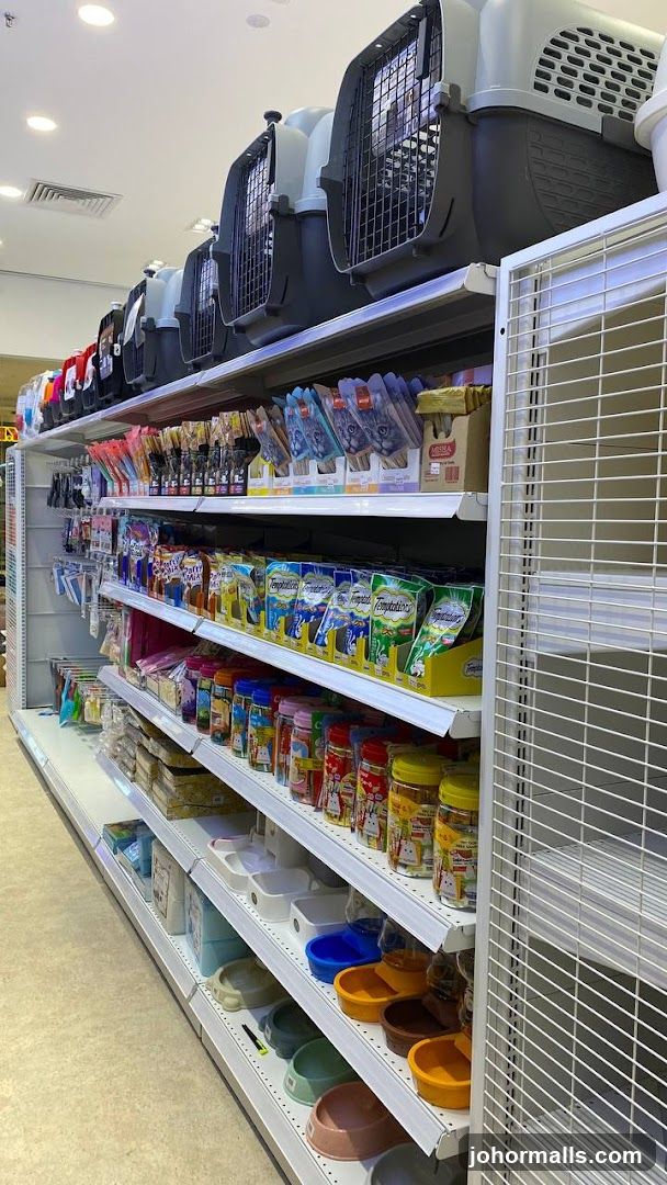 Pet Supplies Aisle
