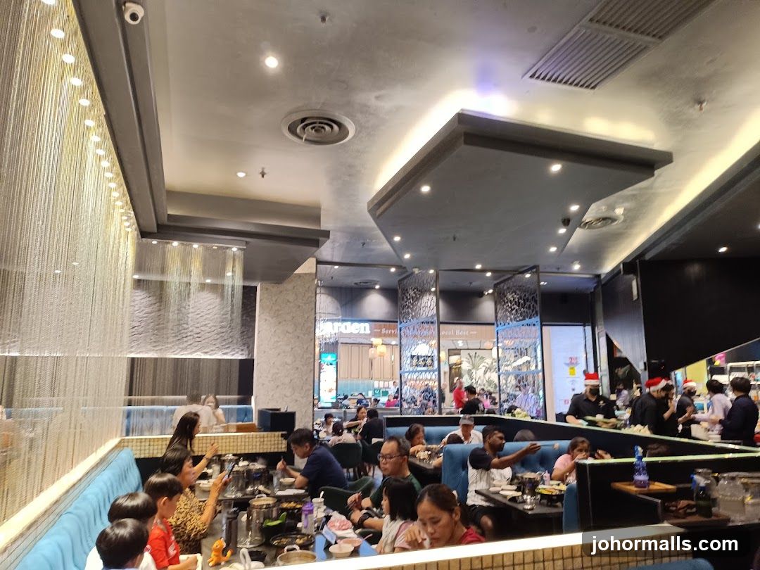 Diners at a restaurant