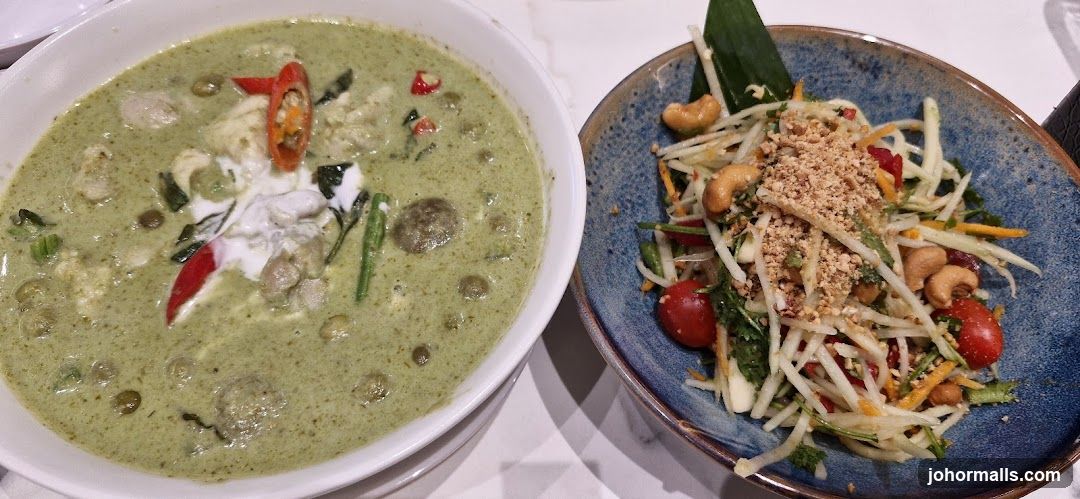 Green Curry and Papaya Salad