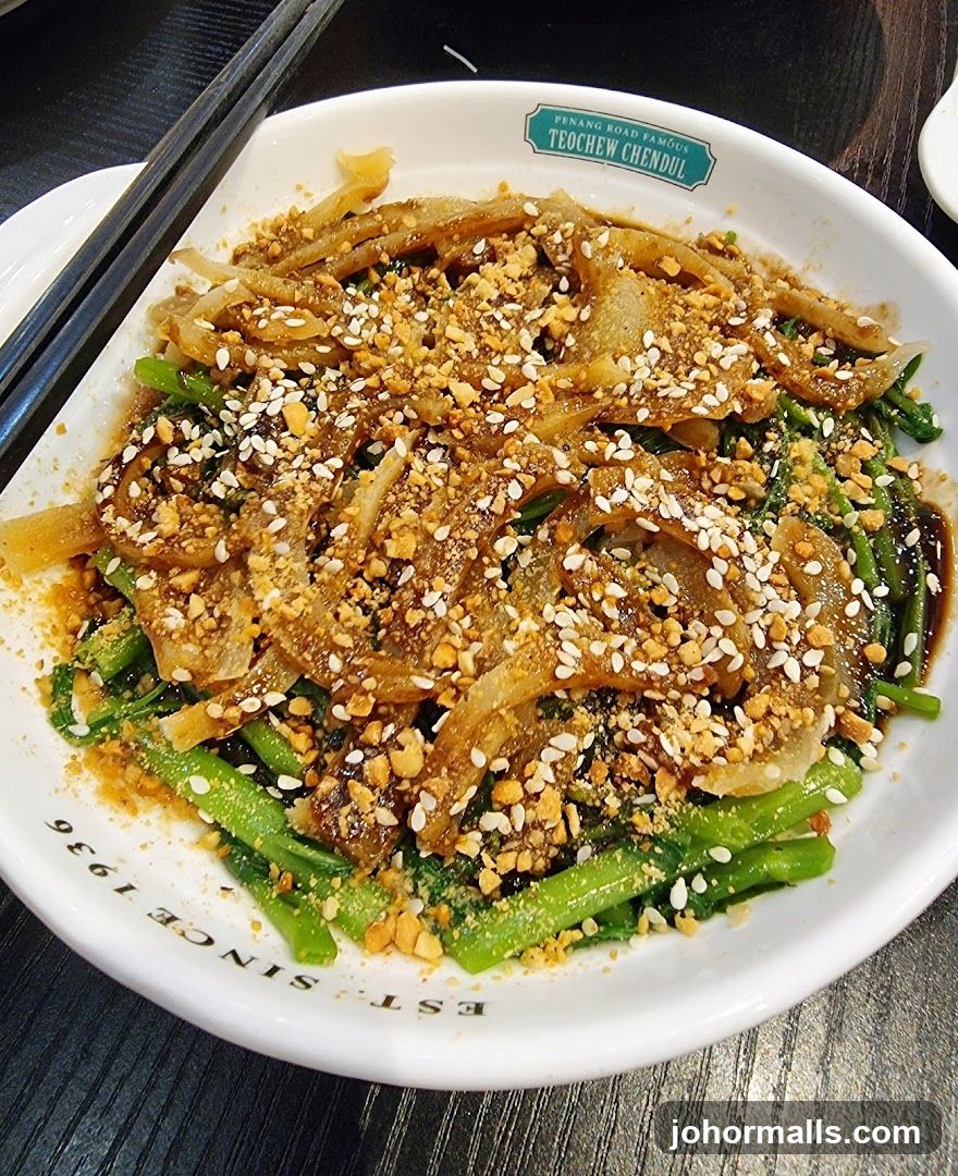 Stir-fried vegetables with toppings