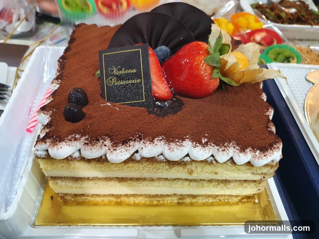 Tiramisu Cake