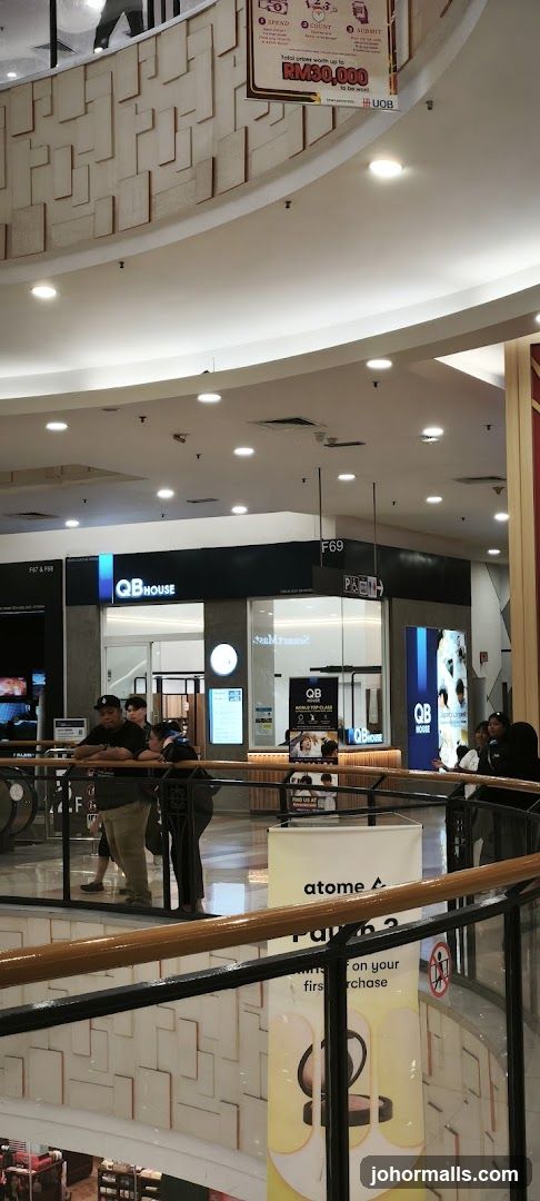 QB House Storefront