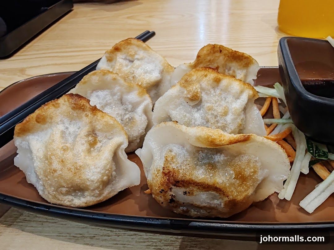 Pan-fried dumplings with dipping sauce