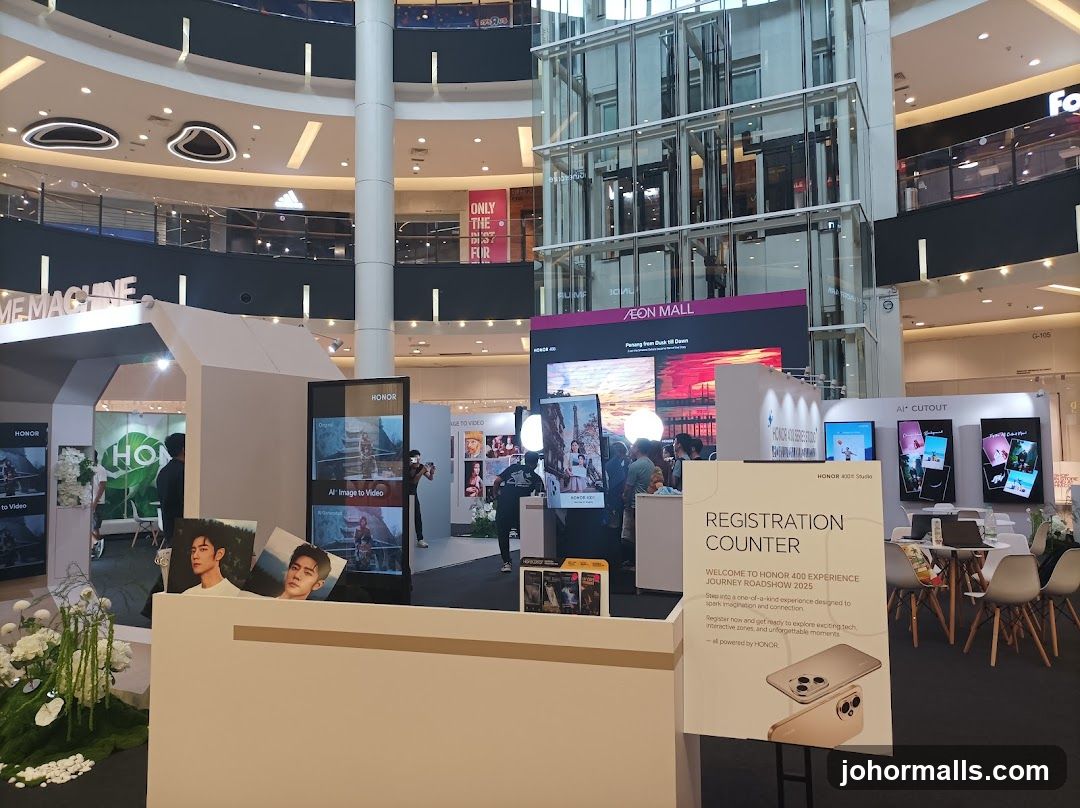 Honor 400 Experience Journey Roadshow Booth