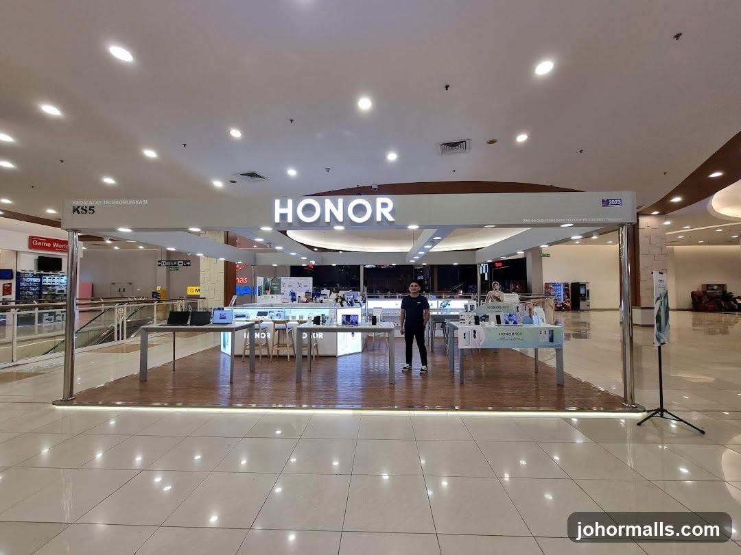 HONOR Storefront Interior