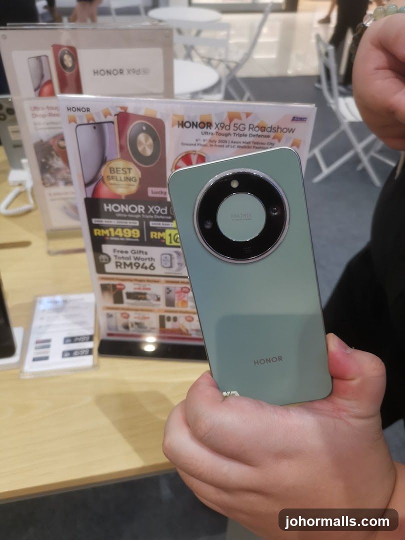 Honor X9d 5G Roadshow Display