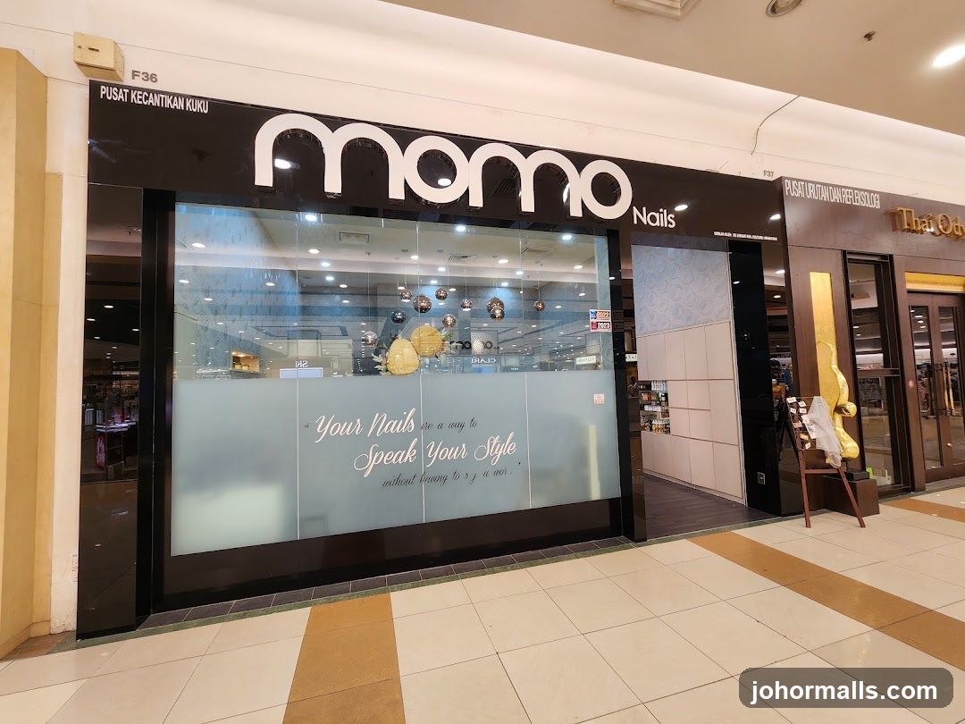 Momo Nails