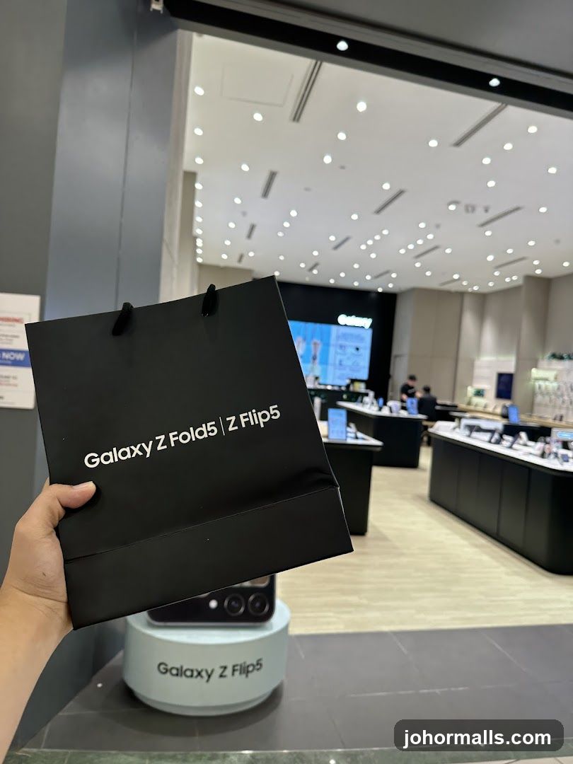 Samsung Galaxy Z Fold5 and Z Flip5 Bag
