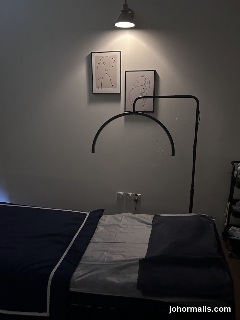HER SKIN HOUSE