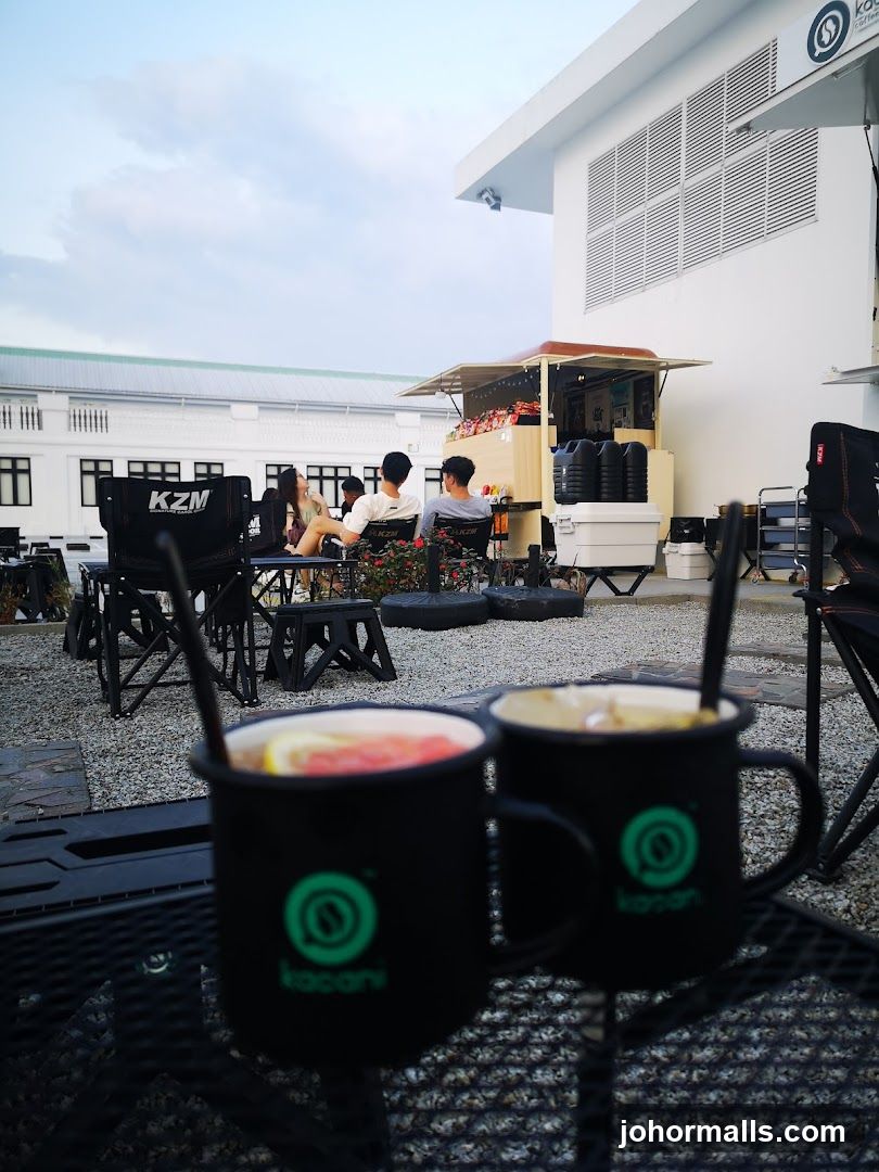 Outdoor seating with drinks