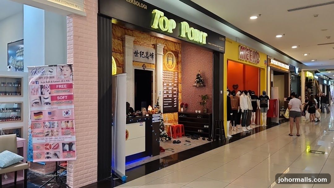 Mall storefronts
