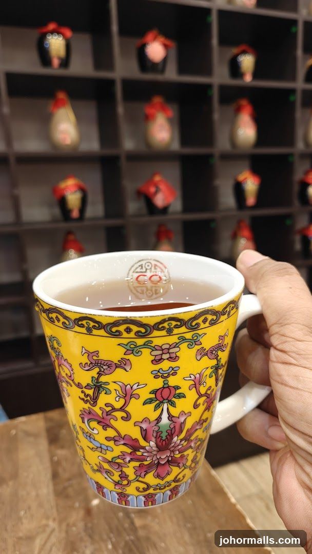 Tea Cup with Decorative Display