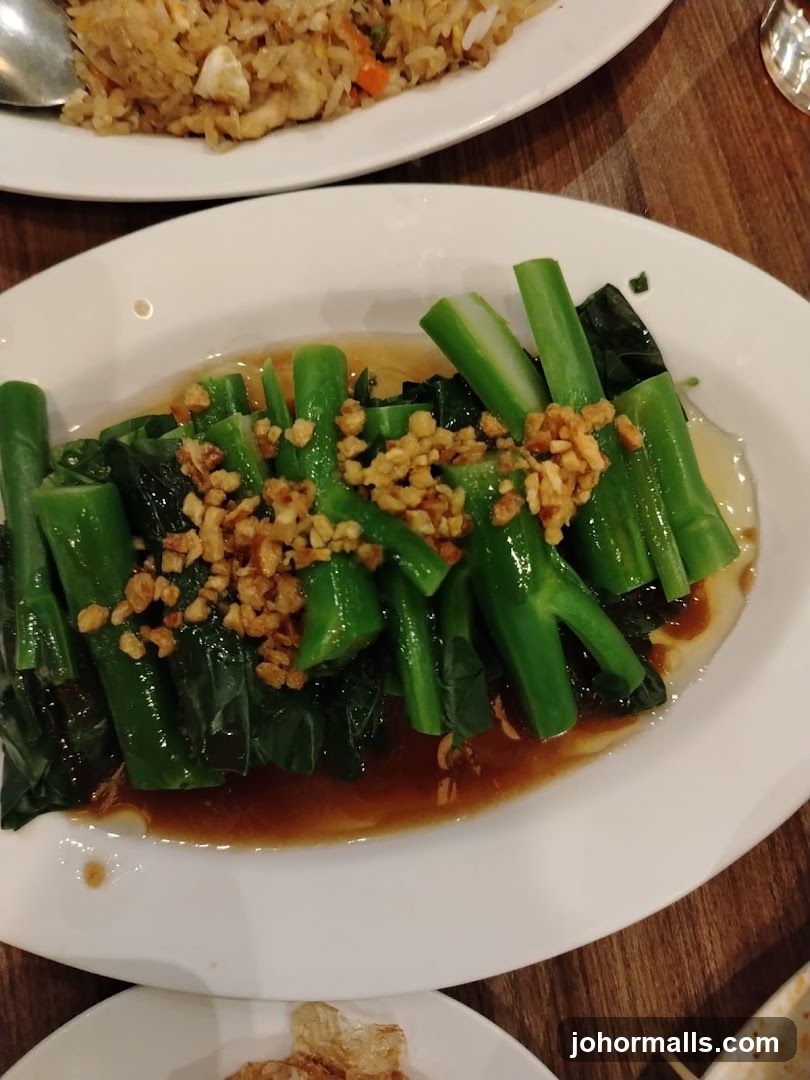 Stir-fried Chinese Broccoli with Garlic
