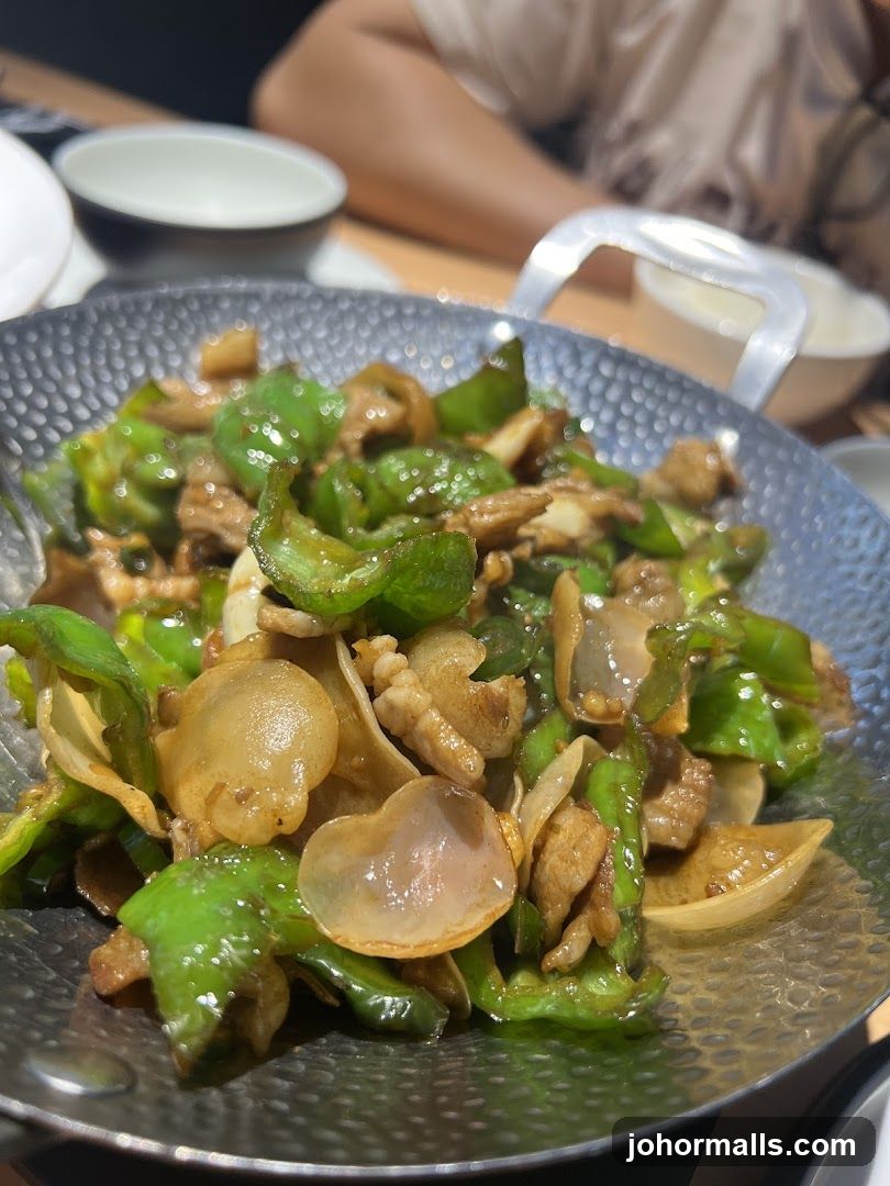 Stir-fried dish with green peppers and meat