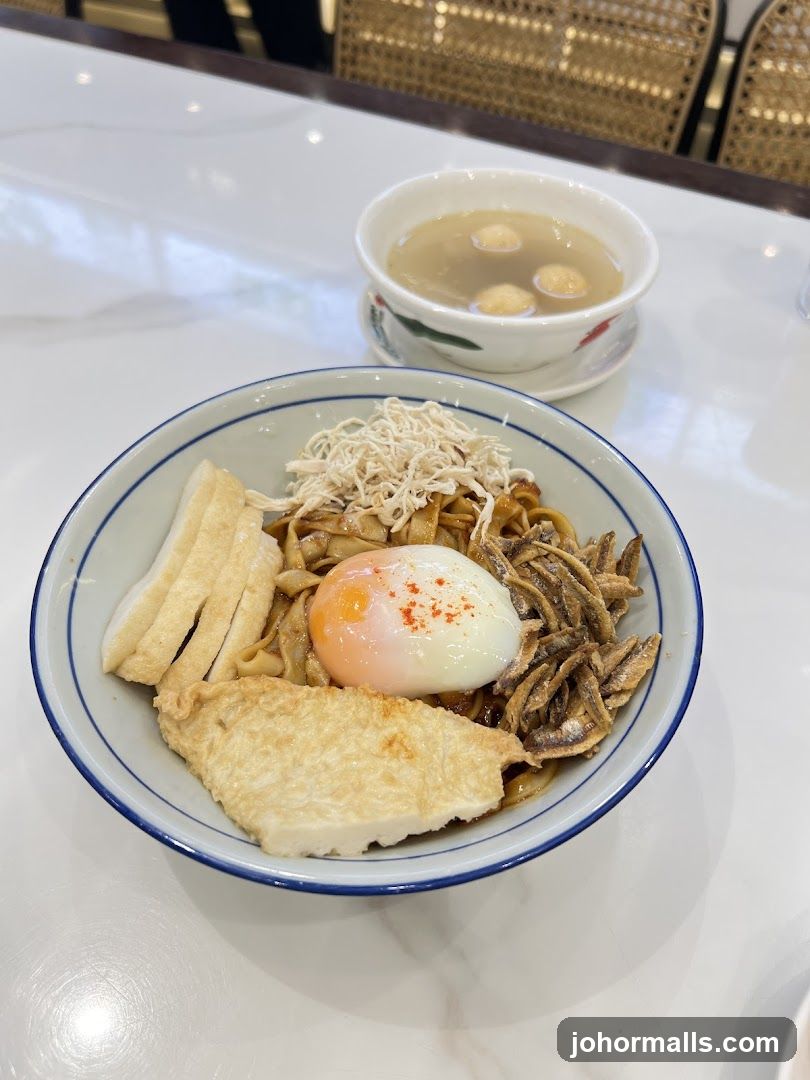 Noodles with Egg and Fish Cake