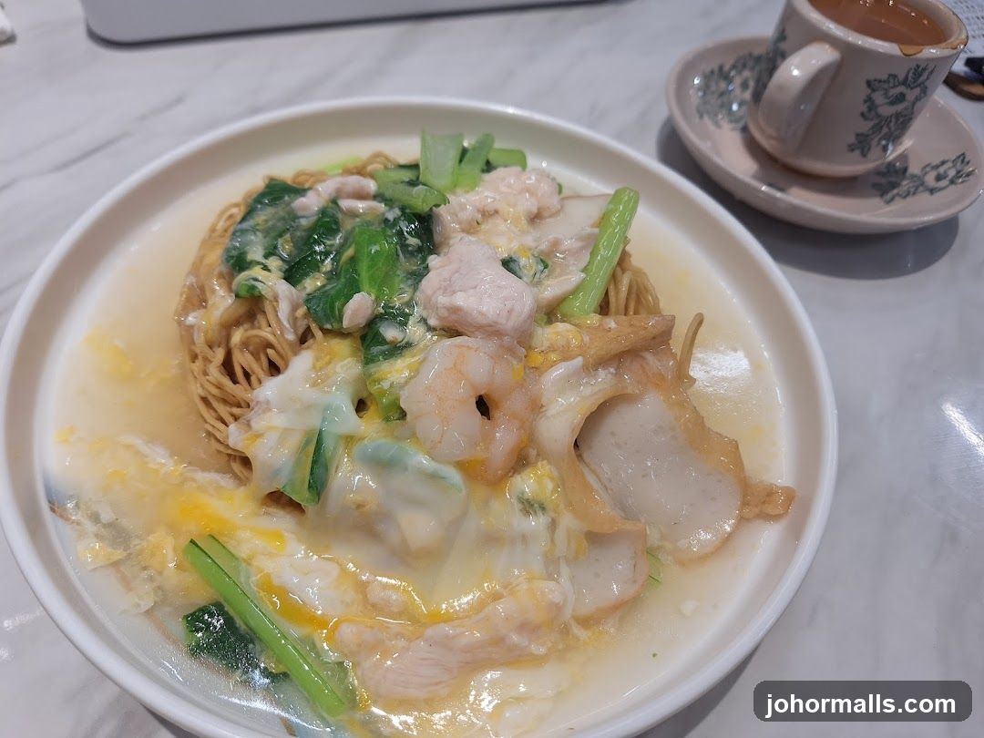 Noodles with Seafood and Chicken