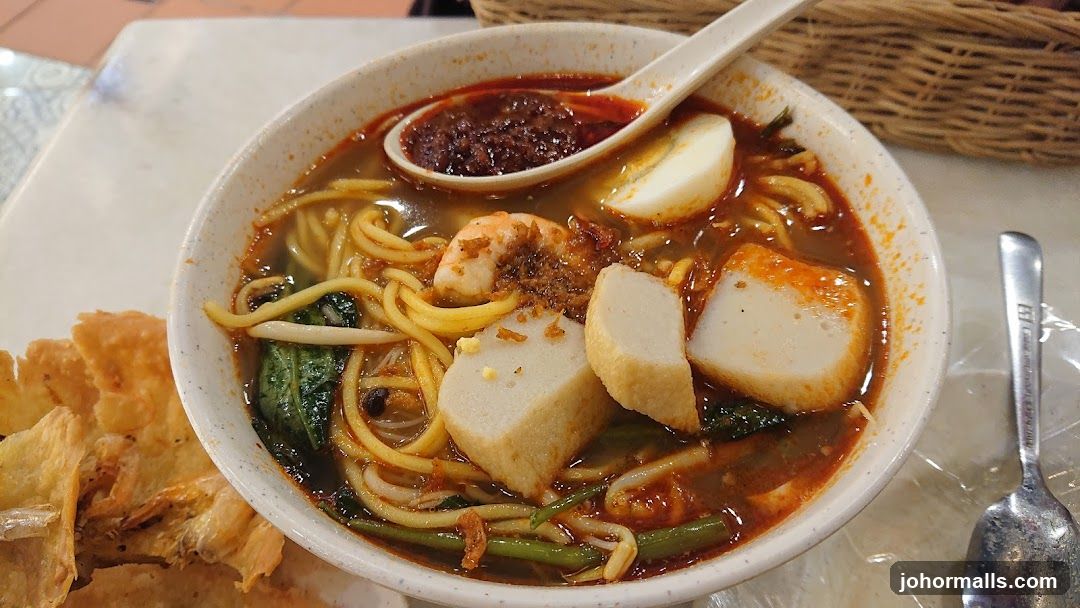 Noodle Soup with Shrimp and Fish Cake