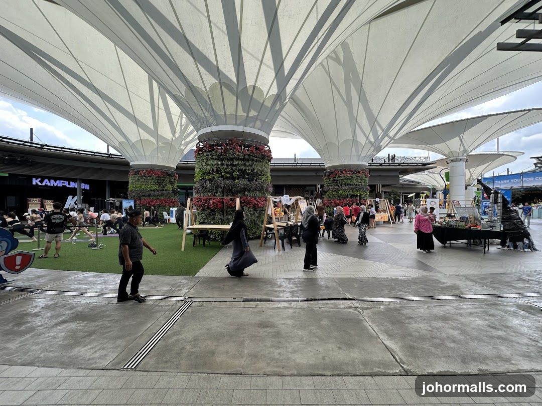 Outdoor Market and Fitness Area
