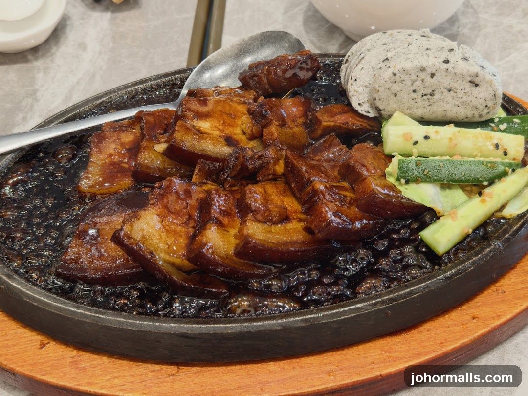 Braised Pork Belly with Steamed Bun and Cucumber