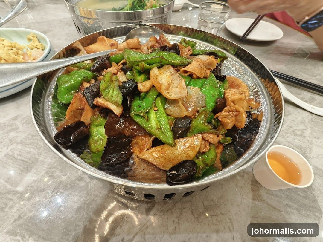 Stir-fried dish with peppers and mushrooms