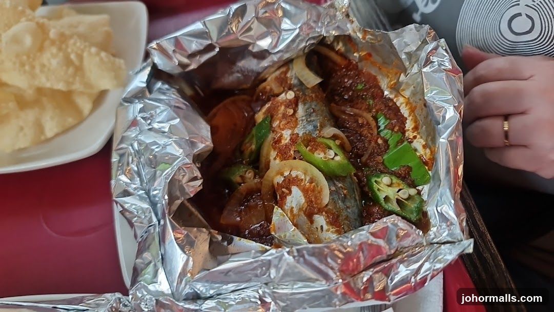 Fish dish with okra and onions
