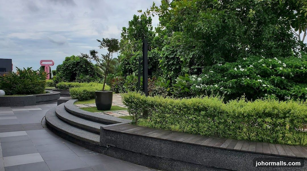 Outdoor Garden Area with Sculptural Element