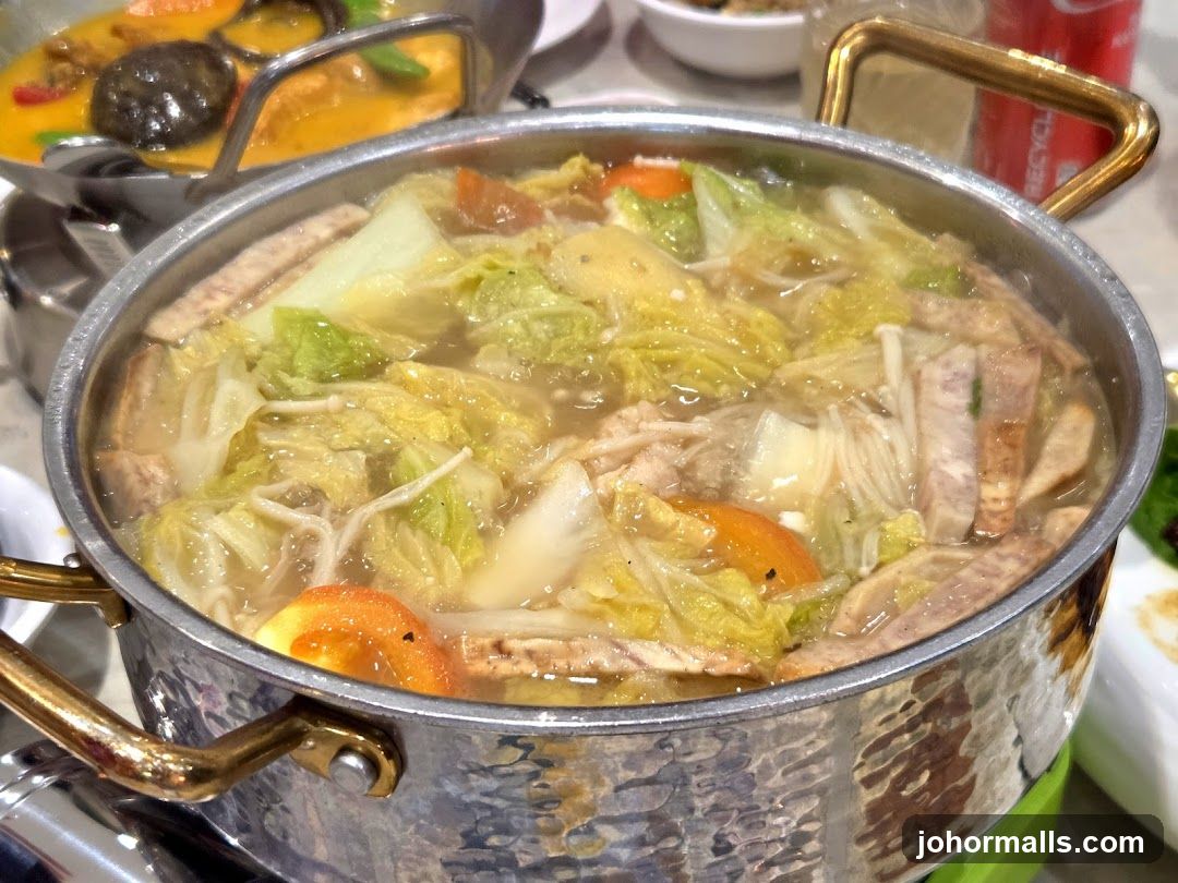 Hot Pot with Vegetables and Meat