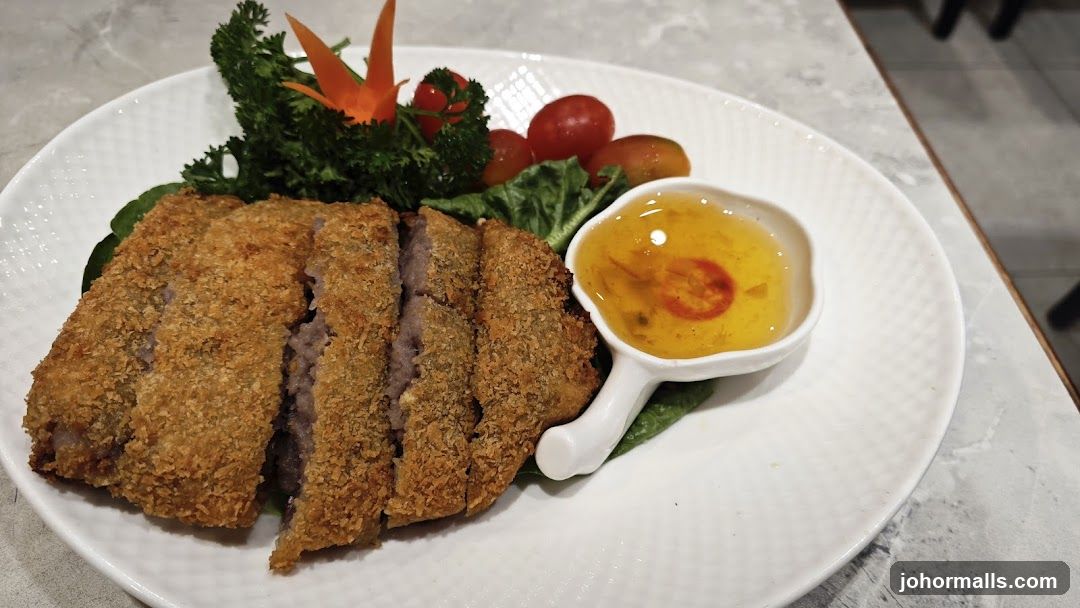 Fried Cutlet with Dipping Sauce