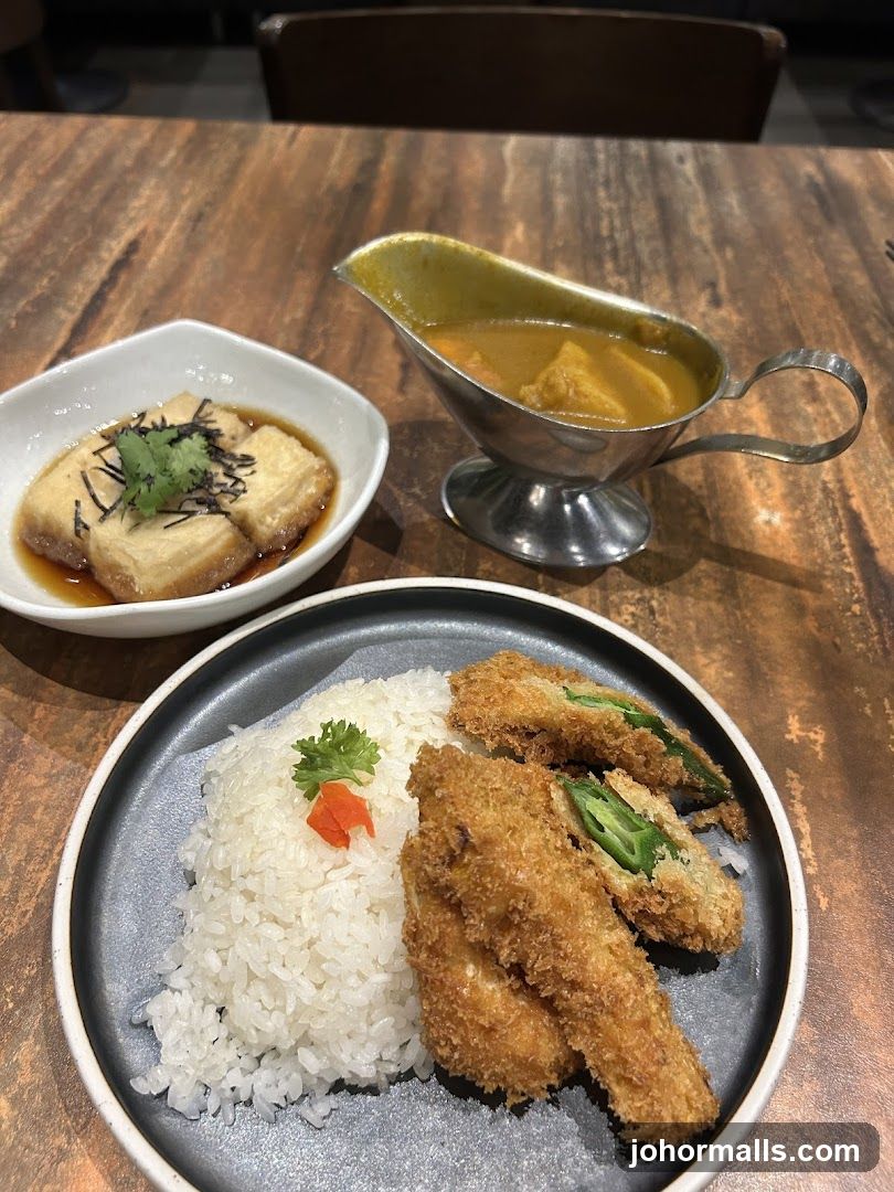 Fried Food Platter with Curry and Tofu