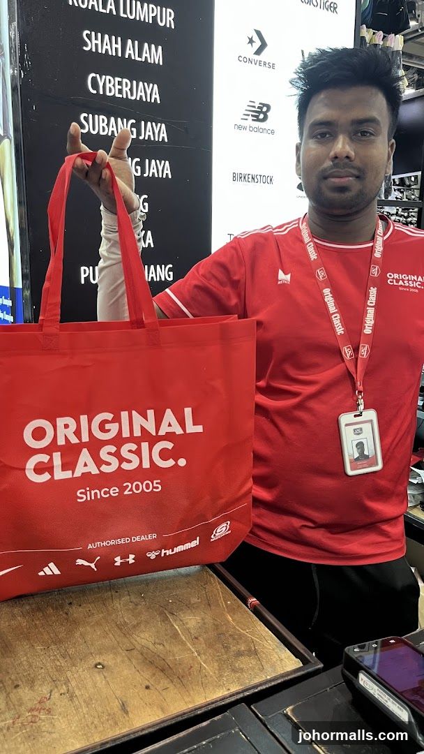 Man holding a branded tote bag