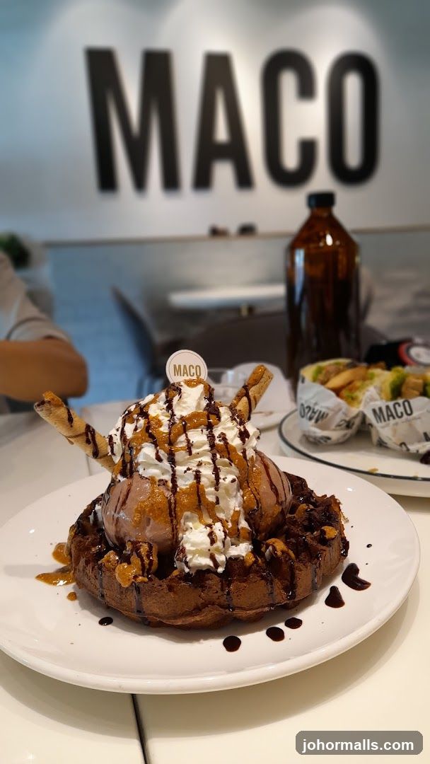 Dessert and food at MACO