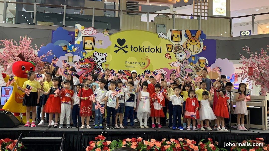 Children waving Malaysian flags at a Tokidoki event