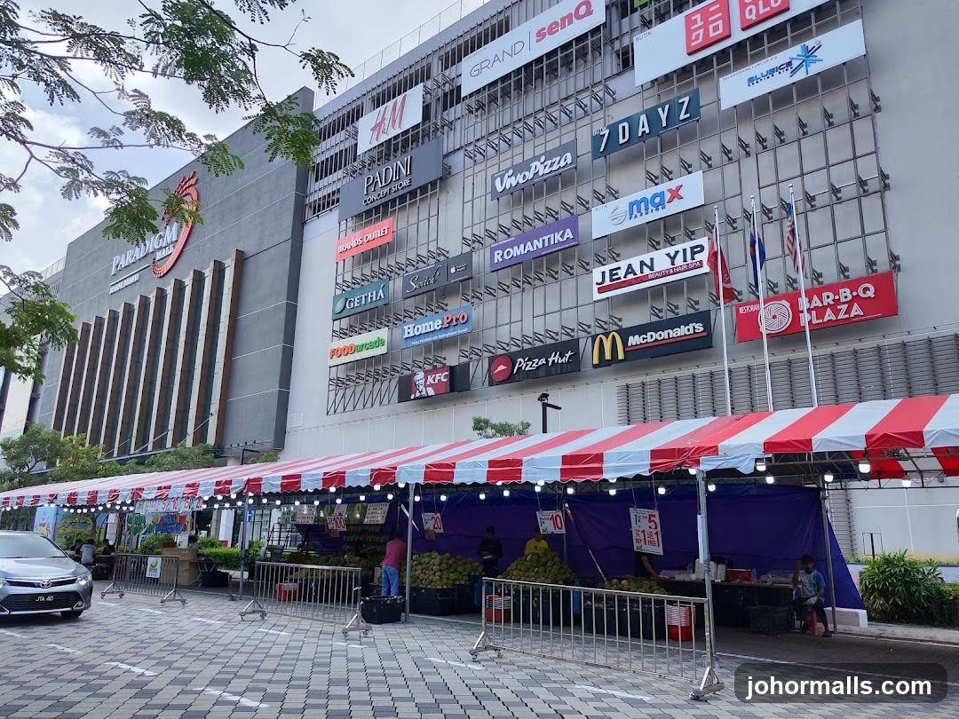 Outdoor Market in Front of Paradigm Mall