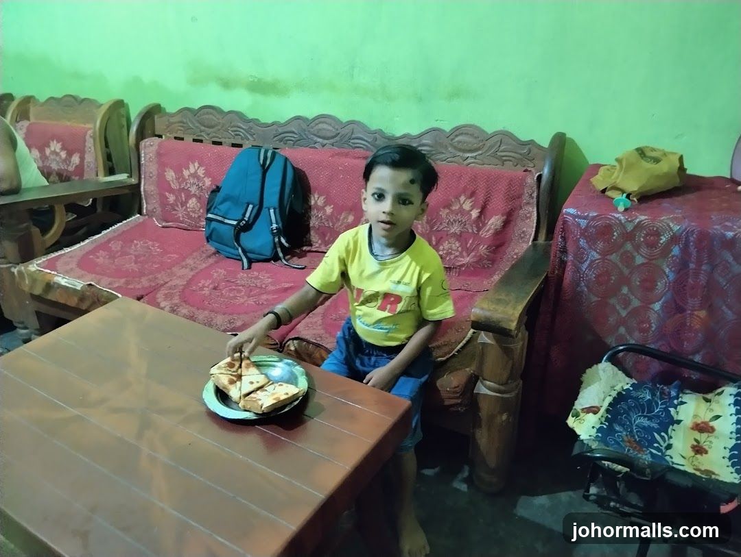 Boy with pizza