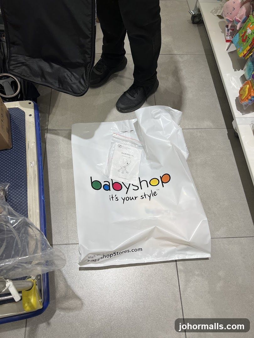Shopping bag with logo