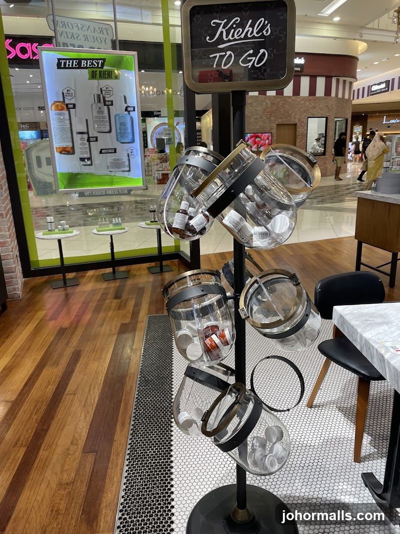 Kiehl's To Go Display