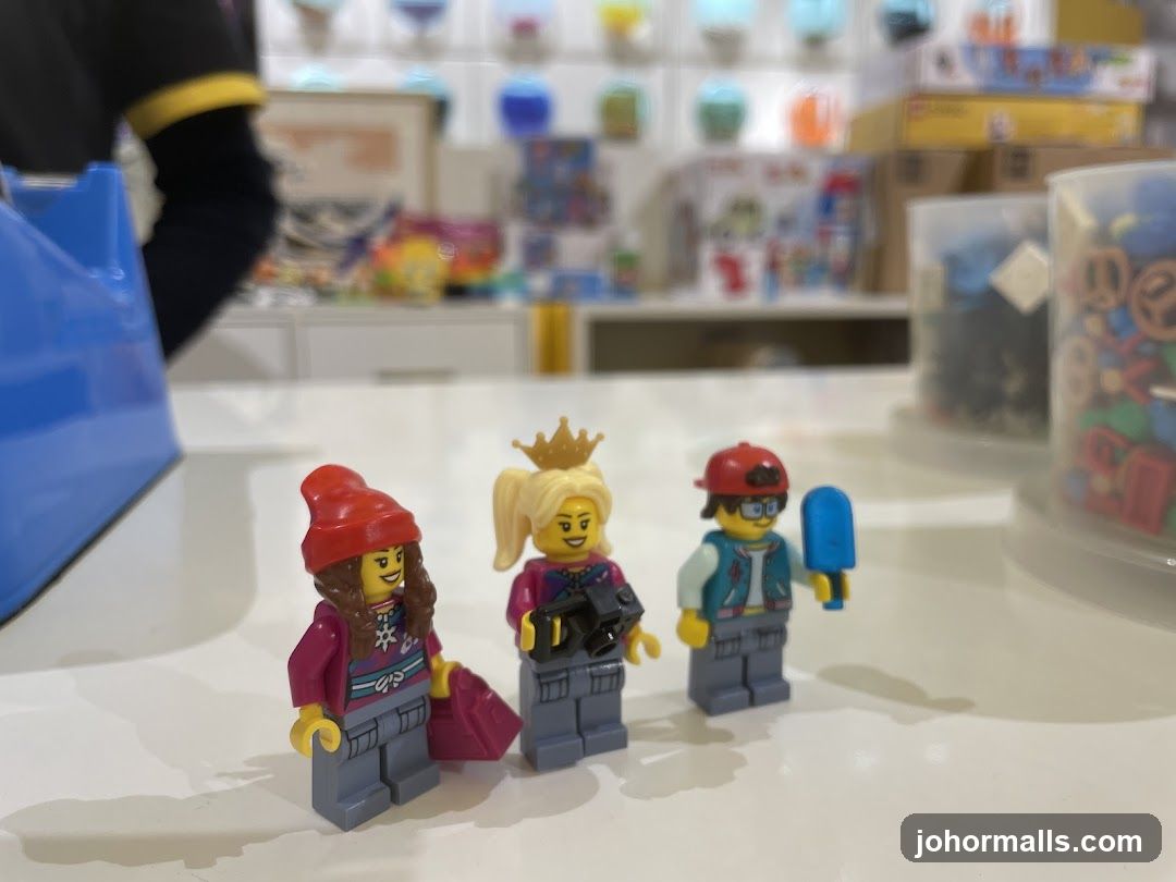 Lego figures in a store