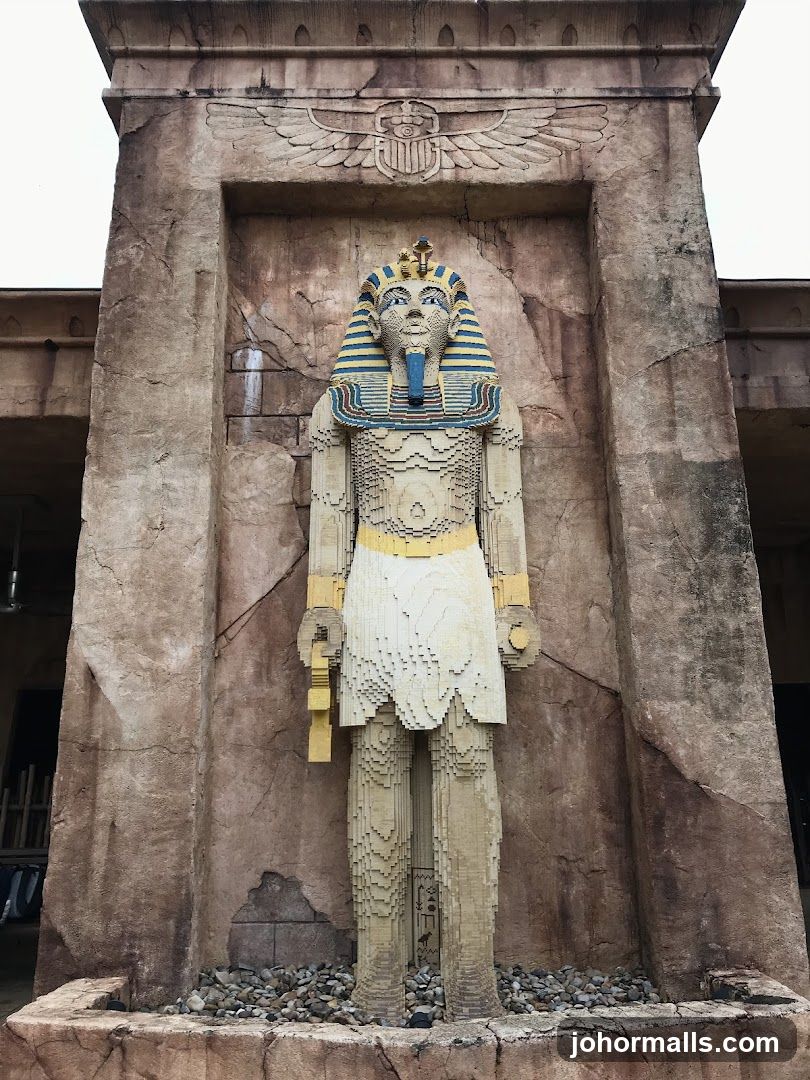 Pharaoh Statue