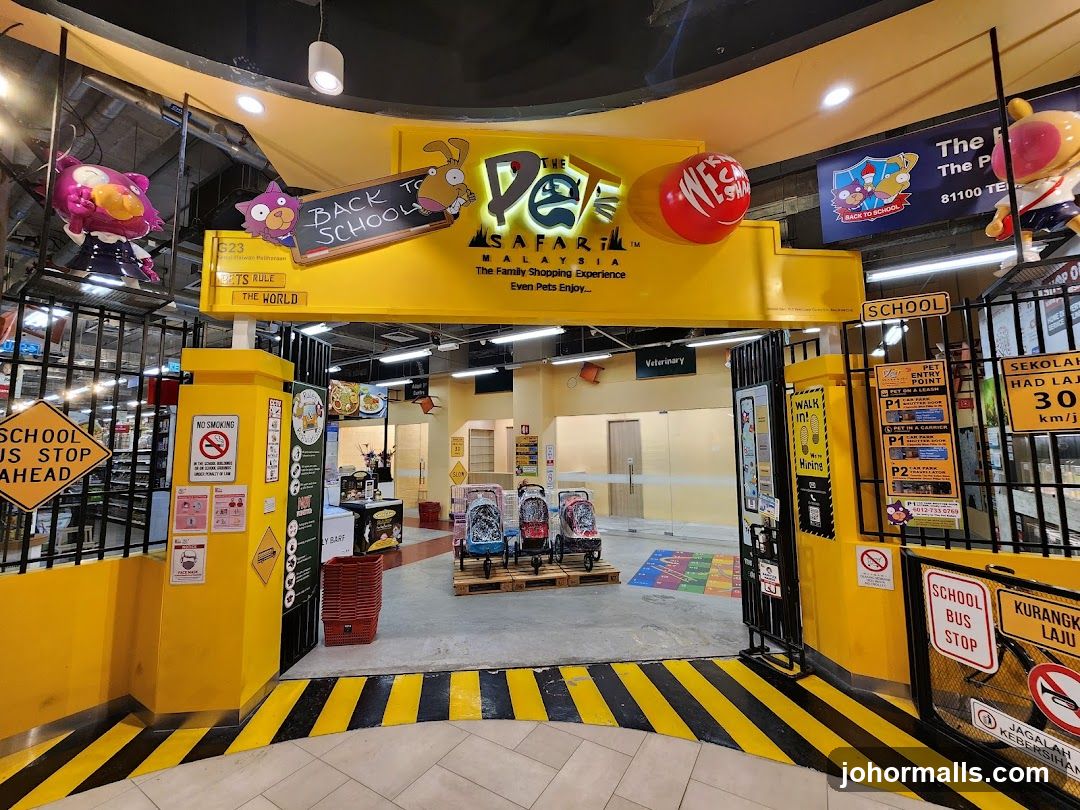 The Pet Safari Back to School Entrance