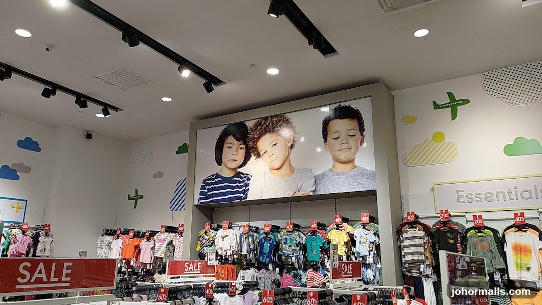 Children's Clothing Store Display