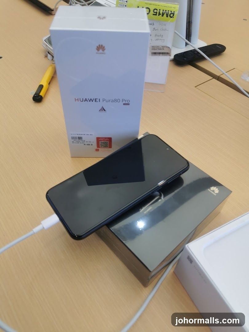 Huawei Pura 80 Pro box and phone