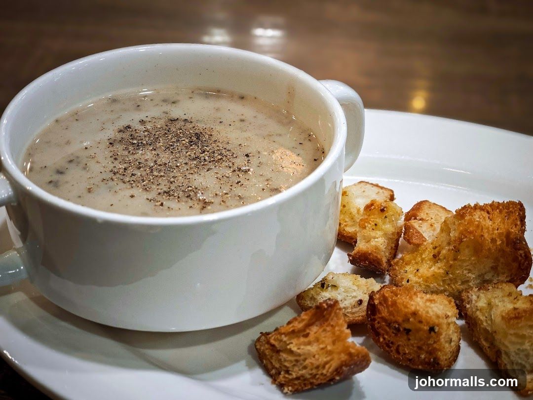 Creamy Mushroom Soup with Croutons