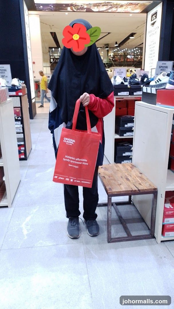 Person holding a shopping bag