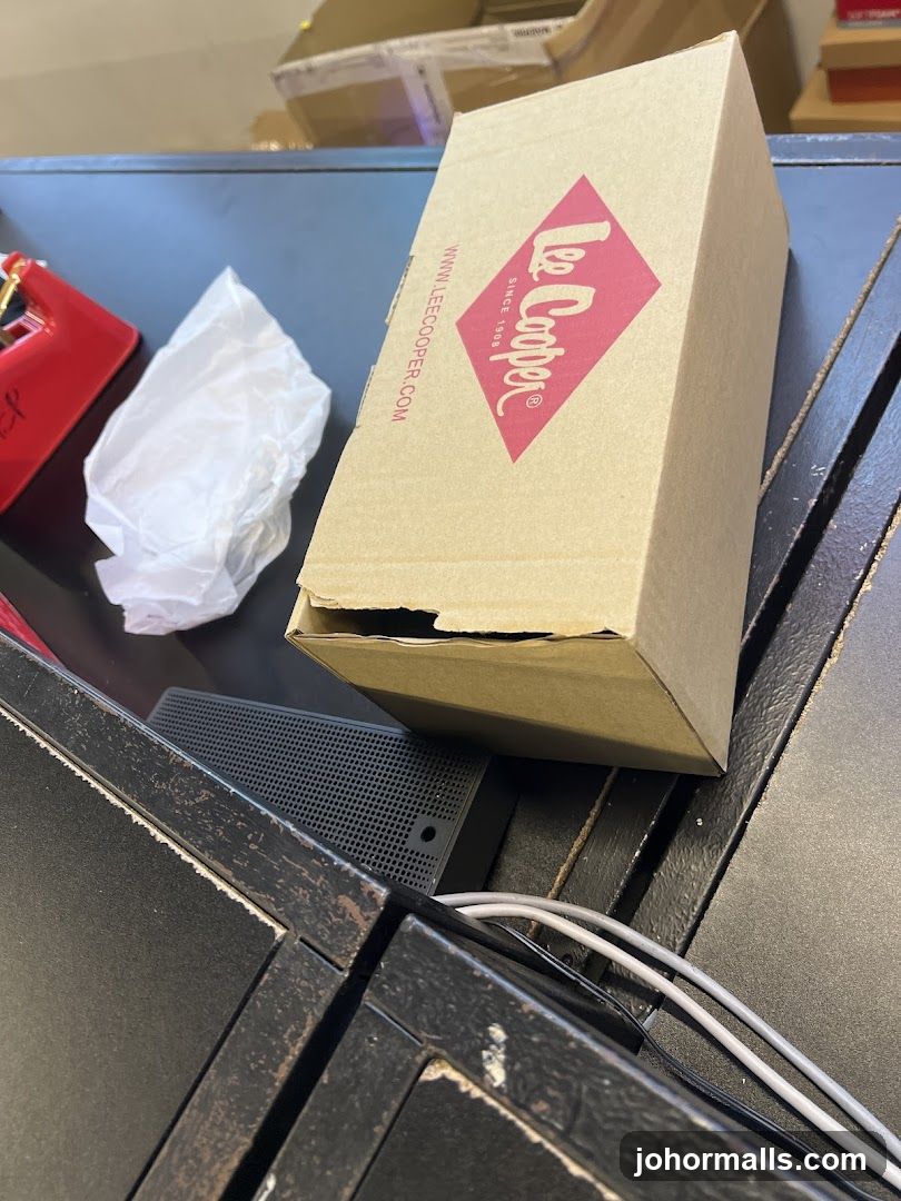 Lee Cooper Box