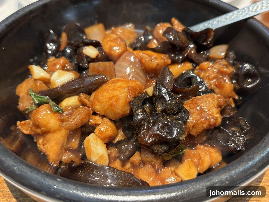 Chicken and Wood Ear Mushroom Stir-fry