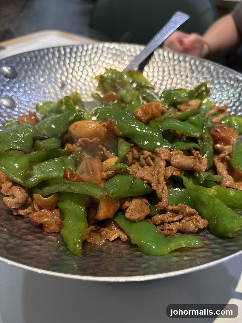 Stir-fried dish with green peppers and meat