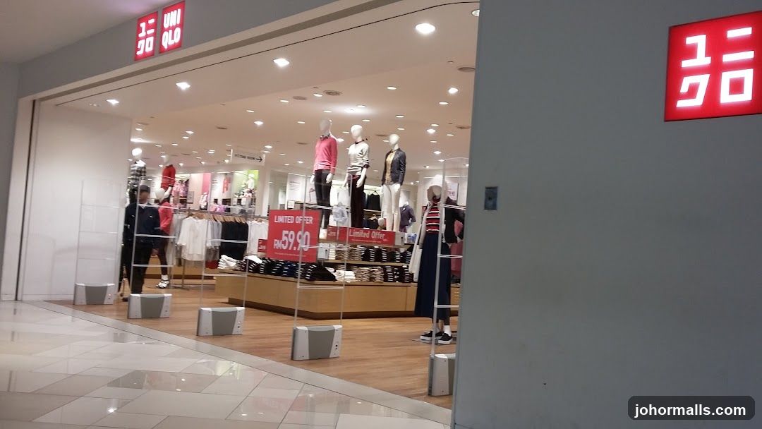 Uniqlo Store Entrance