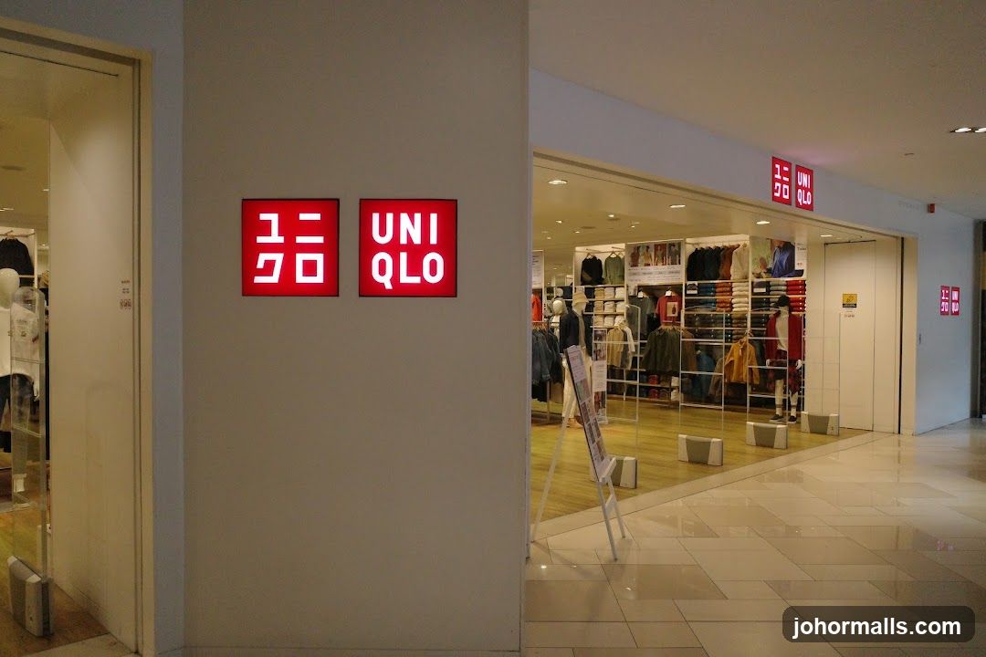 Uniqlo Store Entrance