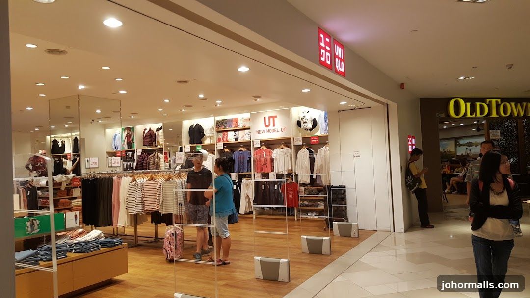 Uniqlo Store Interior